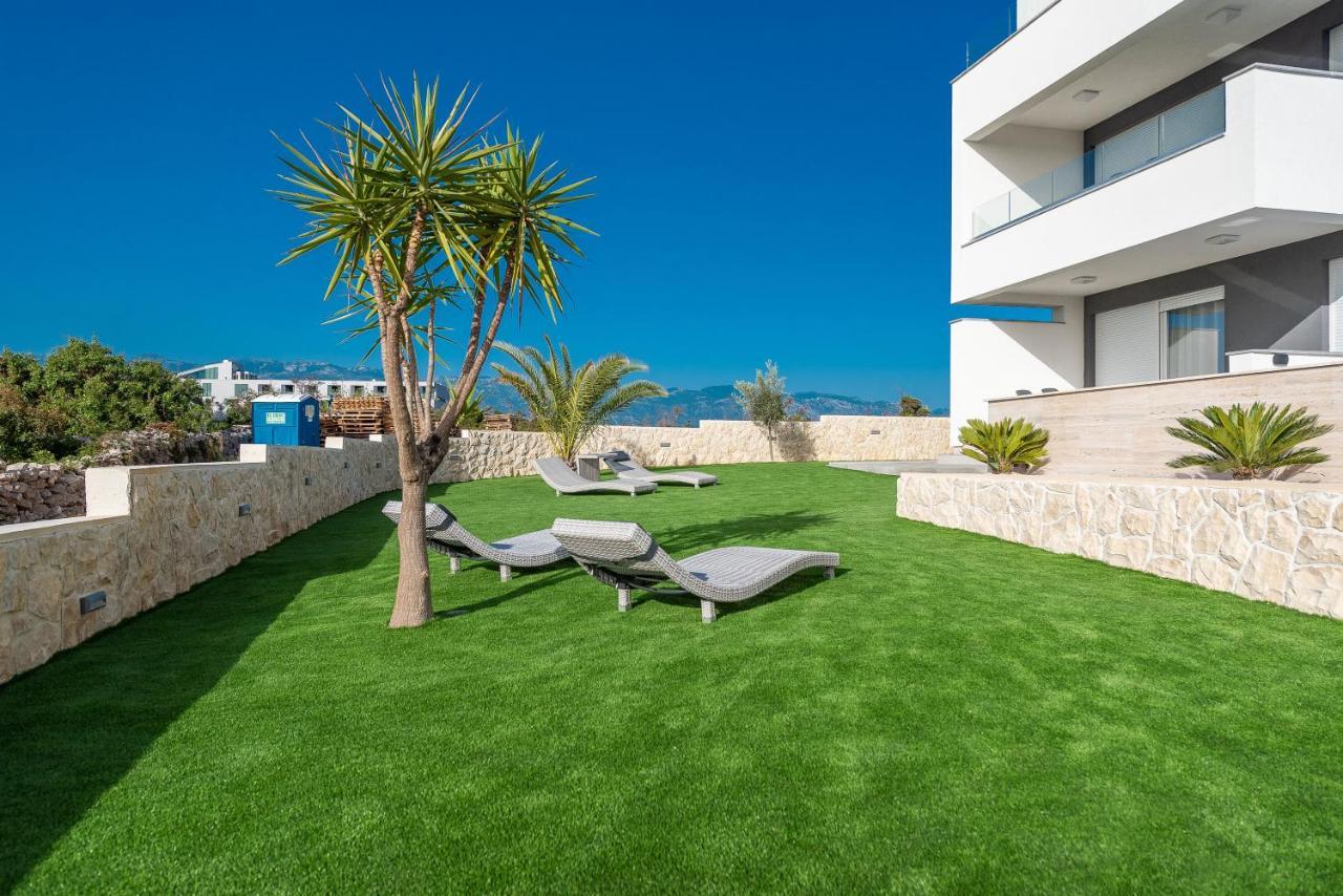 Apartments & Rooms Pool Villas Maris Novalja Exteriör bild