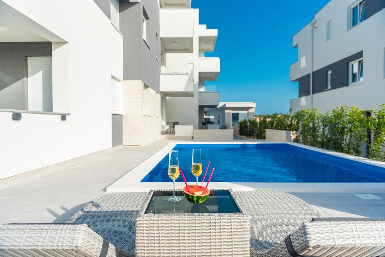 Apartments & Rooms Pool Villas Maris Novalja Exteriör bild