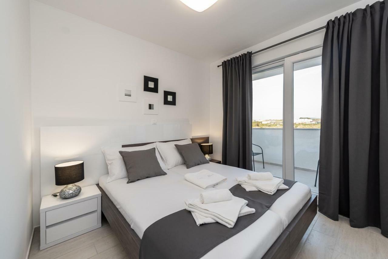 Apartments & Rooms Pool Villas Maris Novalja Exteriör bild